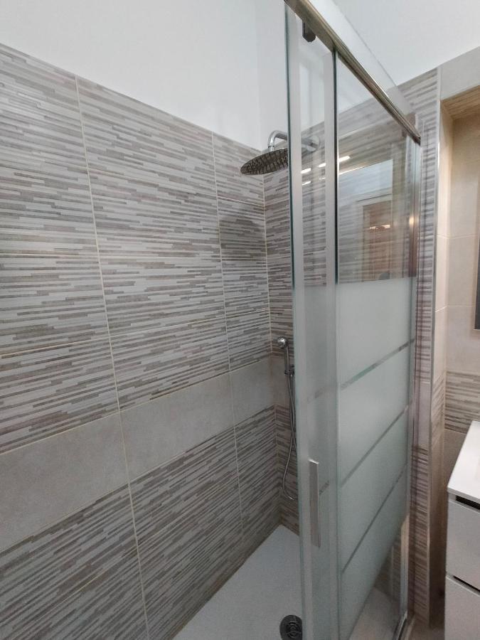Central Guesthouse Cir 015146-Cni-01484 Милано Екстериор снимка